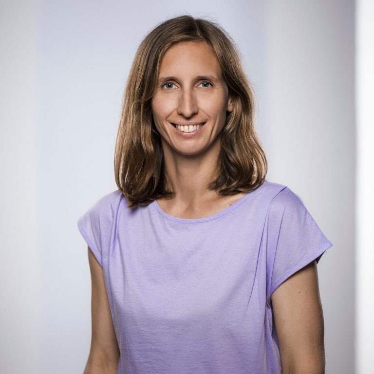 Hi, ich bin Ebba Schröder Porträt der Mediensprecherin Ebba Schröde